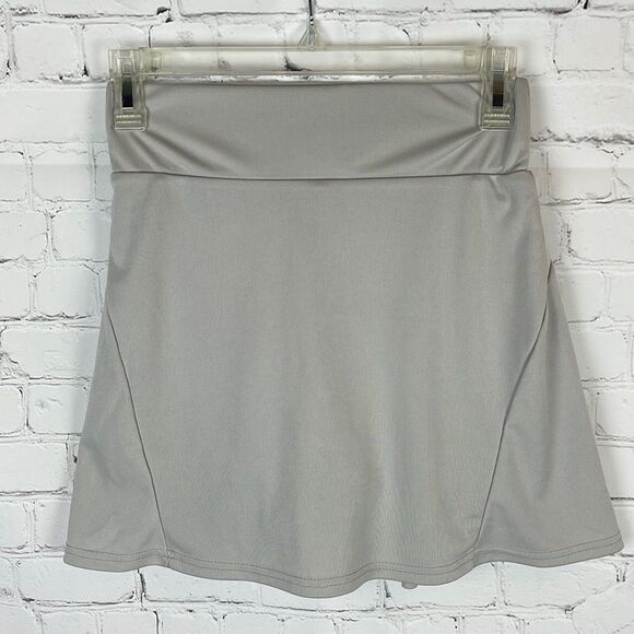 Light Gray Back Pleated Skort Size Small - Picture 1 of 7